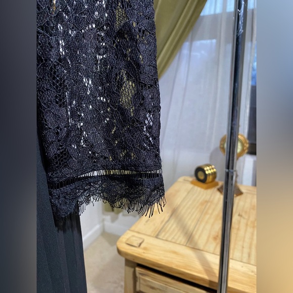 🎄TFNC Lace Maxi Dress - Picture 8 of 9